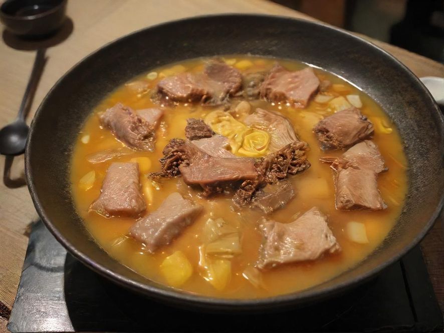 黄岐夜市人头攒动，各种美食香气扑鼻，让人食指大动